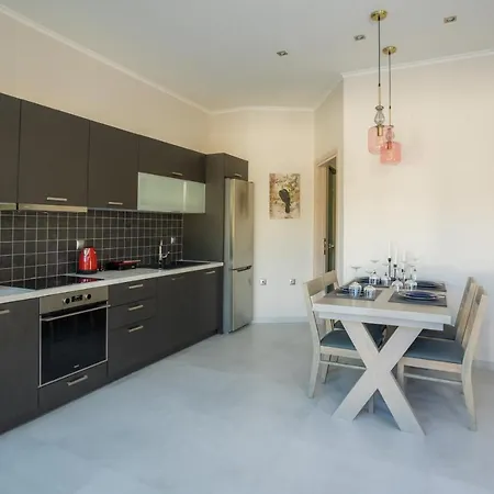 Apollonian Luxury Apartament *