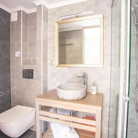 Apollonian Luxury فاسيليكي